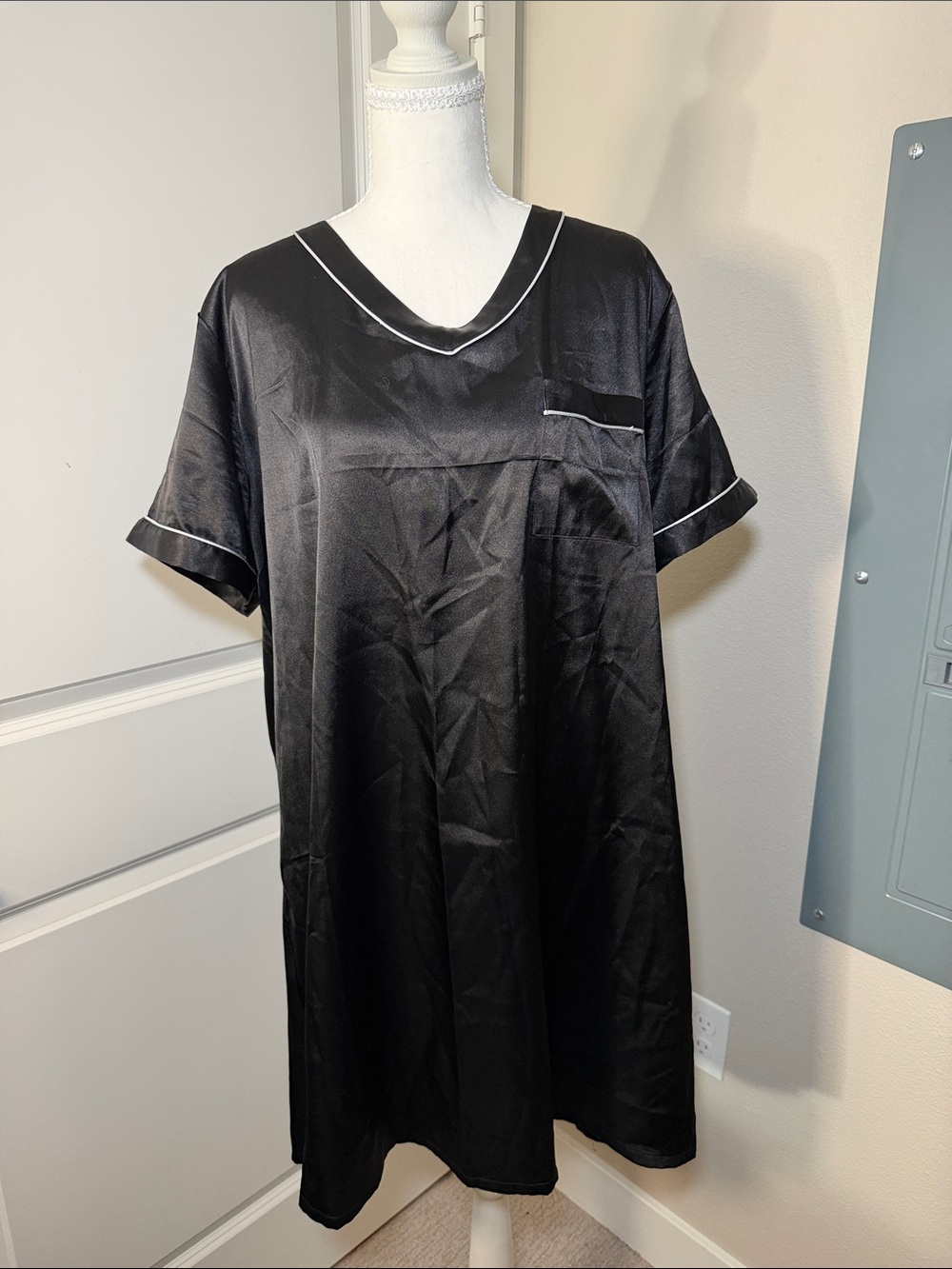 Black Satin Short-Sleeve Sleep/ Pajama Shirt - Classic Women's Nightdress